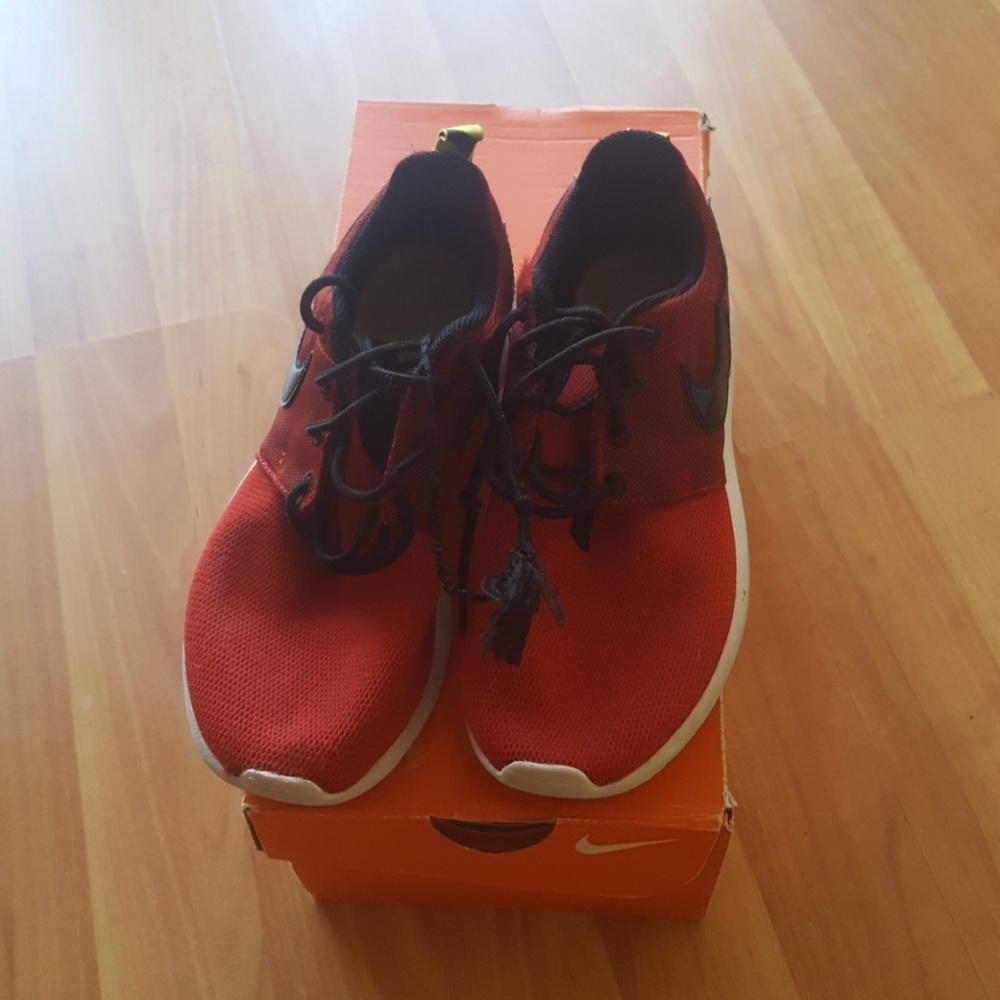 sneakers - Picture 2 of 3